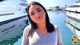 L'Esperienza Amatoriale E Il Grande Culo Di Sarah Creano Un Video Hot