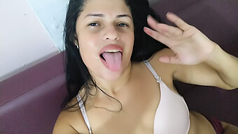 Vú Tự Nhiên To Của Vợ Colombia Được Trưng Bày Trong Video Cuckold Này