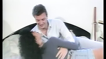 Milf Con La Figa Pelosa In Un Video Porno Vintage