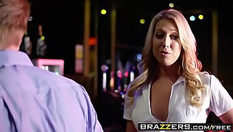 Bu Brazzers Sahnesinde Bir Fahişenin Vajinasının Sıvı Fışkırmasını Izleyin