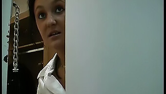 Teen (18+) Bekommt Im Hotelzimmer Einen Harten Blowjob