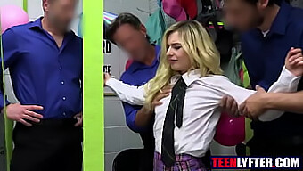 Adolescente Rubia Es Follada Por Guardias De Seguridad En Un Video De Sexo Grupal.