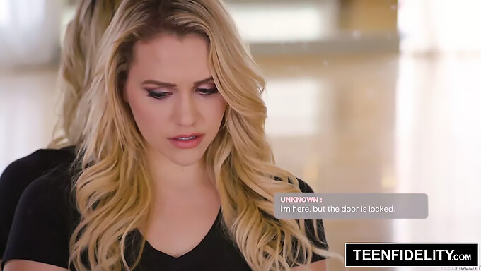 Mia Malkova Membalas Dendam Pada Bankir Dengan Pantat Besarnya.