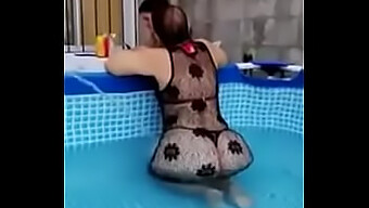 Mãe De Bunda Grande Recebe Anal