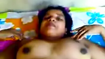 Hot Sri Lankan Aunty And Boy In Homemade Video