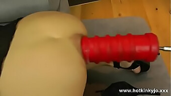 Brincando Com Um Enorme Dildo Anal Em 480p