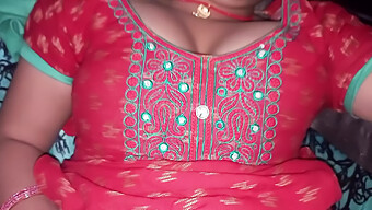 টিন (18+) একটি বিডিএসএম দৃশ্যে তার গুদ চাটছে।