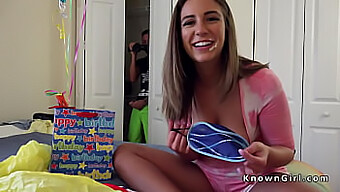 La Novia Tetona Recibe Su Regalo De Cumpleaños En Forma De Sexo Grupal Hardcore