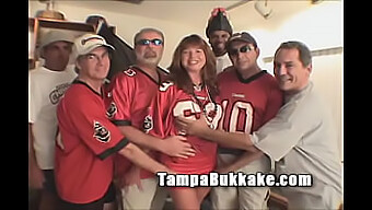 Bà Mẹ Ngực To Được Đụ Bukkake Ở Tampa