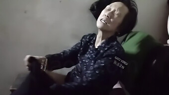 Milf Sex With An Experienced Chinese Woman