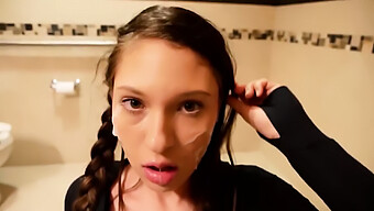 Teen (18+) Sasha Foxxx Dostává Výstřik Na Obličej V Tomto Domácím Videu