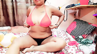 Une Milf Asiatique Exhibe Ses Courbes En Bikinis Et Lingerie