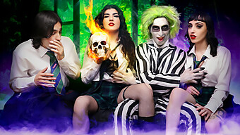 Foursome Panas Dengan Abang Tiri Dan Remaja Dalam Parodi Beetlejuice Xxx