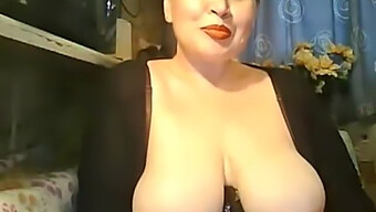 Madres De Tetas Grandes En La Webcam