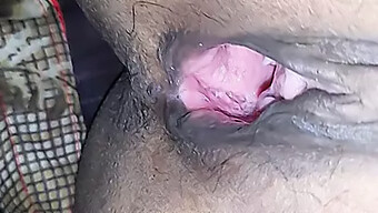 Desi Bhabhi和desi女孩在硬bdsm中与丈夫做爱