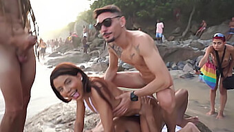 Ménage À Trois Público E Aventura Anal De Bianca Dantas Em Uma Praia Lotada