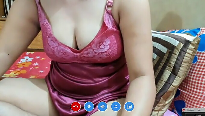 Mature Indian Milf On Webcam: Natural And Tight