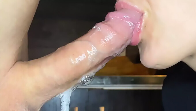 Kittyelfia Biểu Diễn Deep Throat Và Cumshot Tuyệt Vời Trong Miệng