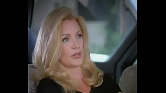 Shannon Tweed'S Sensuelle Møde I 'D. By Dawn'